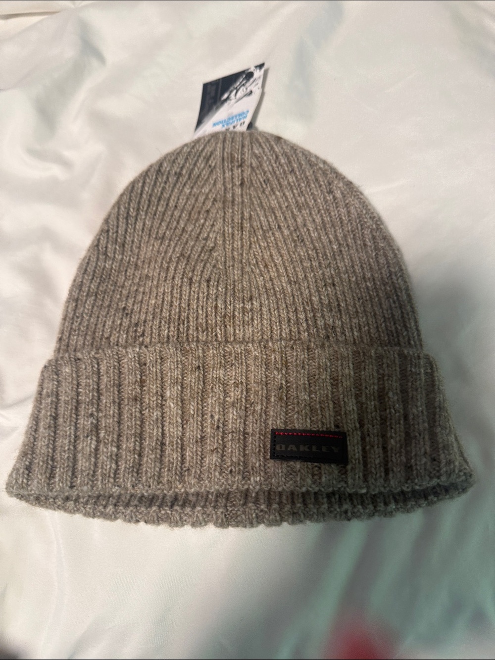 Oakley Men's Ribbed Knit Beanie in Light Gray